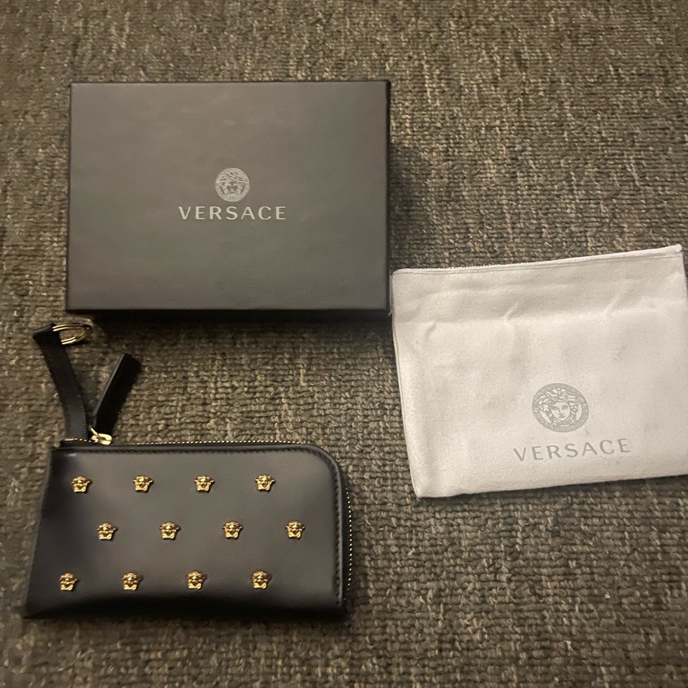 Versace - Picture 2 of 2